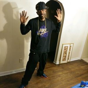 Meet your Posher, Levi